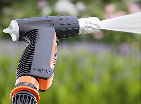 Claber Metal-Jet Plus 9567 Spray gun in action